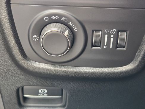 Used 2024 Jeep Grand Cherokee Altitude AWD/4WD image 25