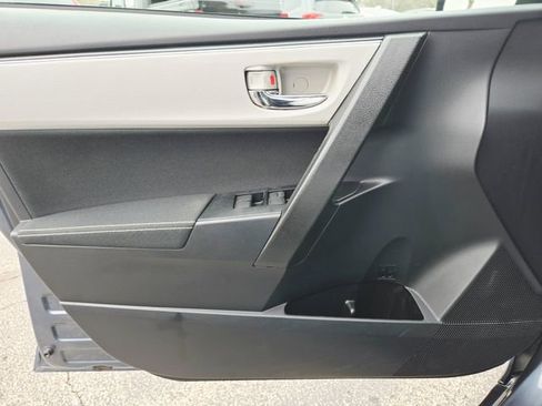 Used 2017 Toyota Corolla LE image 28