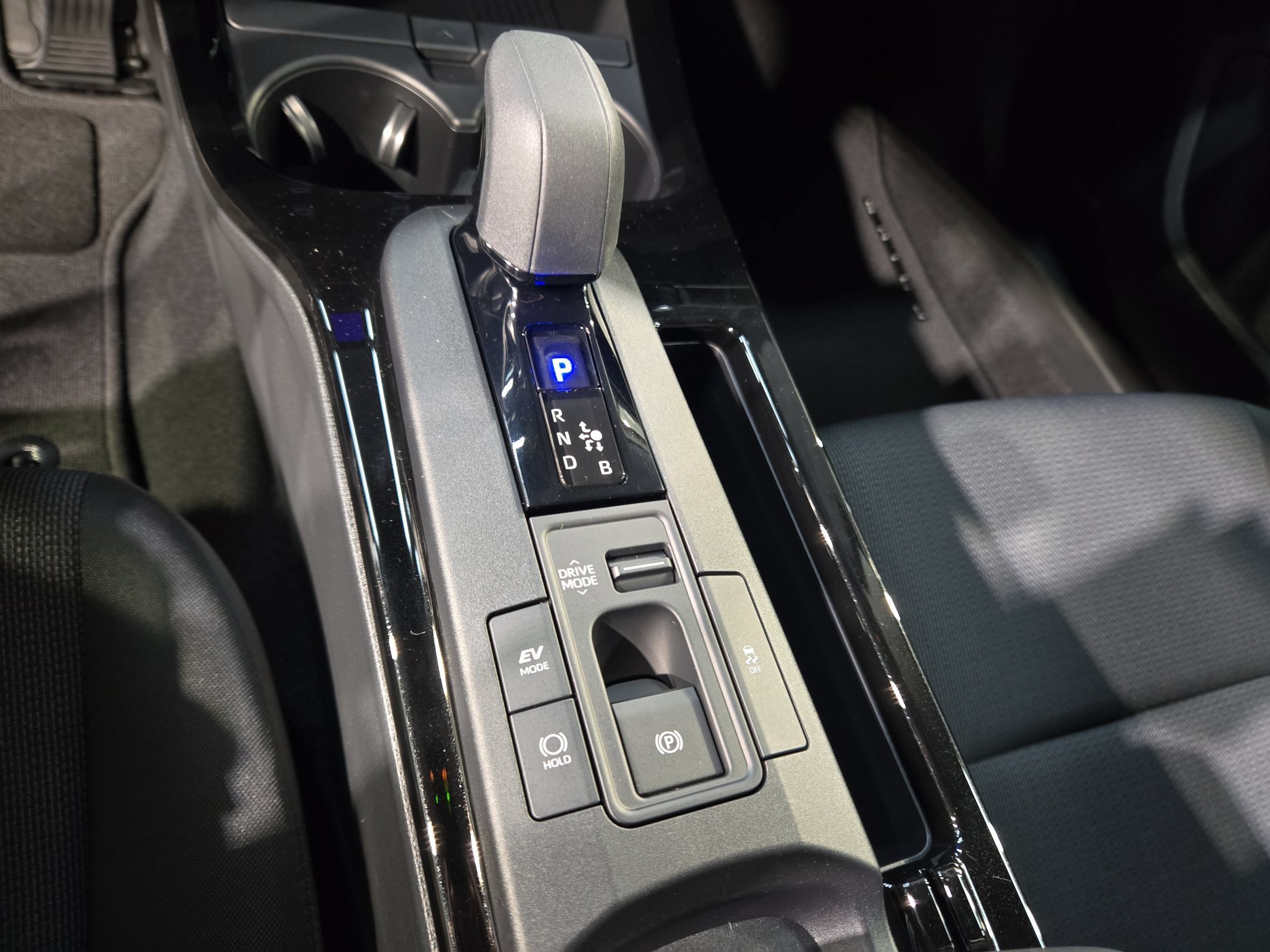 New 2027 Toyota Prius LE FWD image 21