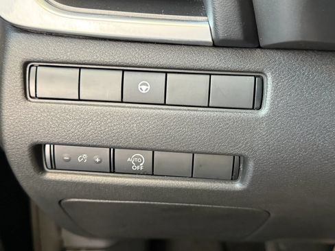 Used 2023 Nissan Rogue SV FWD image 32