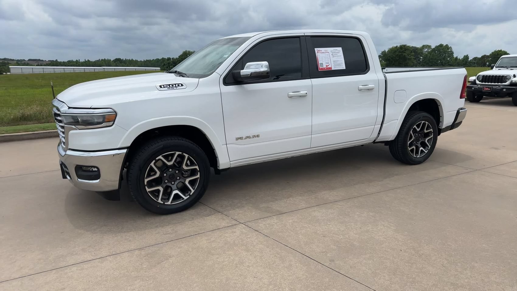 Used 2025 RAM 1500 Laramie AWD/4WD image 5