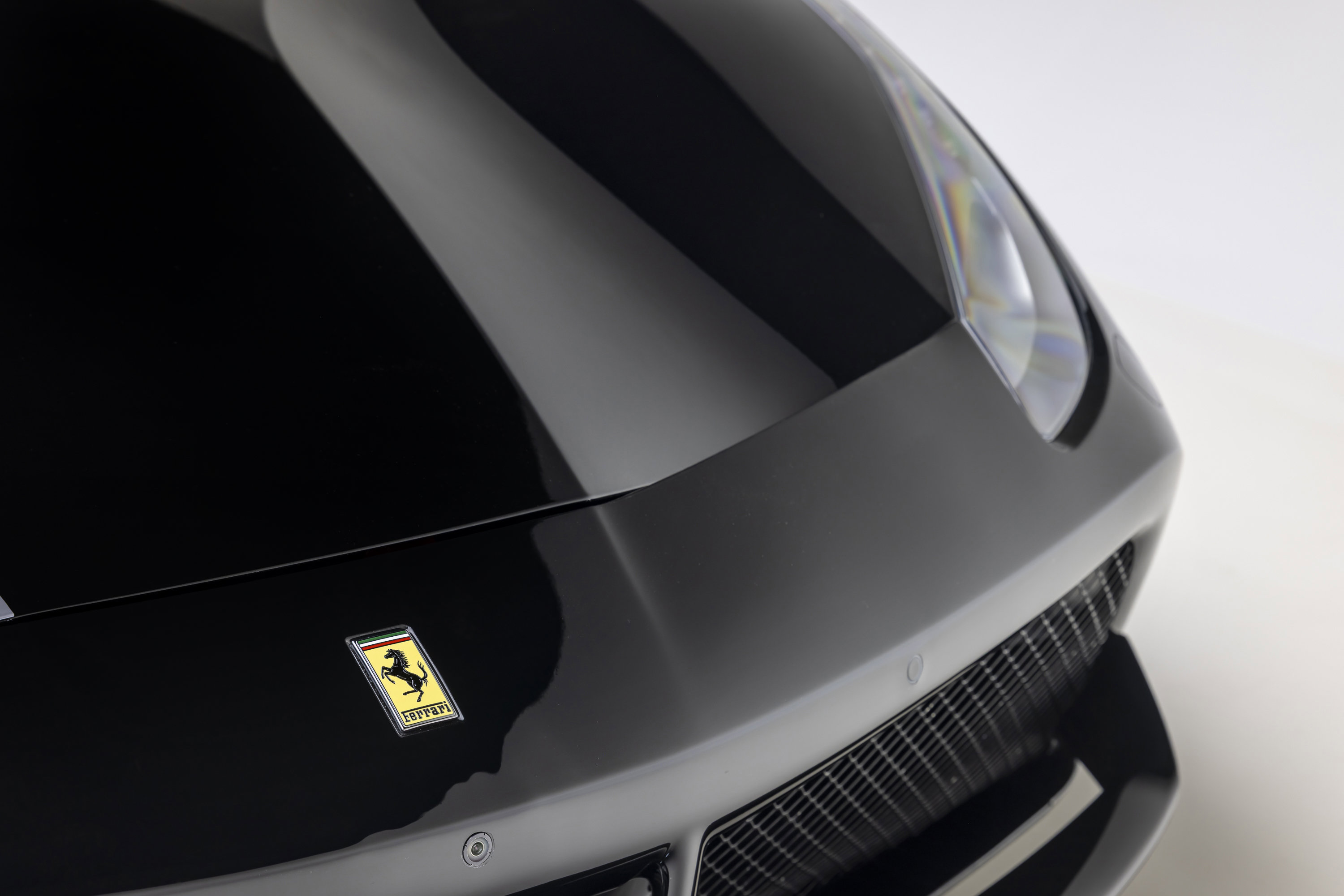 Certified 2018 Ferrari 488 GTB RWD image 31