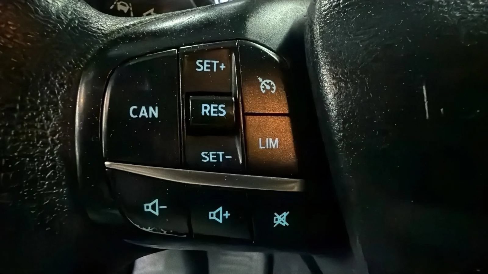 Used 2020 Ford Transit 150 XL RWD image 23