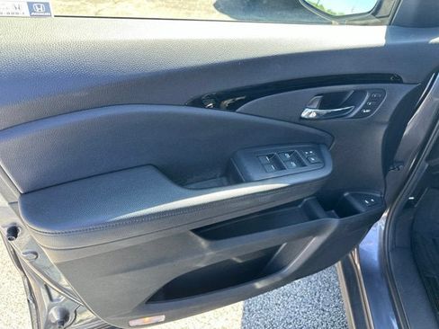 Used 2021 Honda Pilot Touring image 12