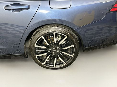 Used 2025 Honda Accord Touring image 11