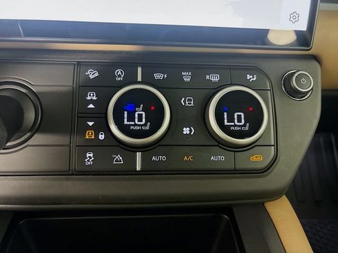 Used 2026 Land Rover Defender 110 X-Dynamic SE AWD/4WD image 18