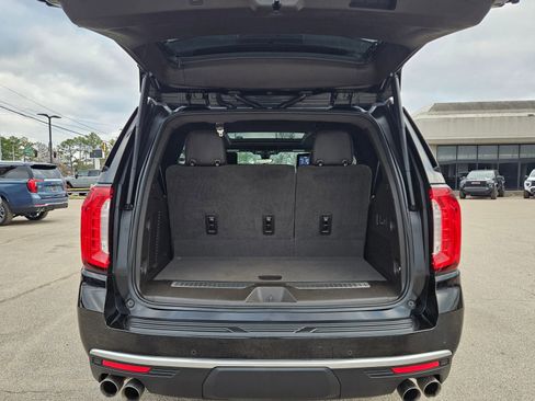 Used 2021 GMC Yukon Denali w/ Denali Premium Package image 4