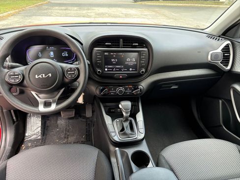 Used 2025 Kia Soul LX w/ LX Technology Package image 28