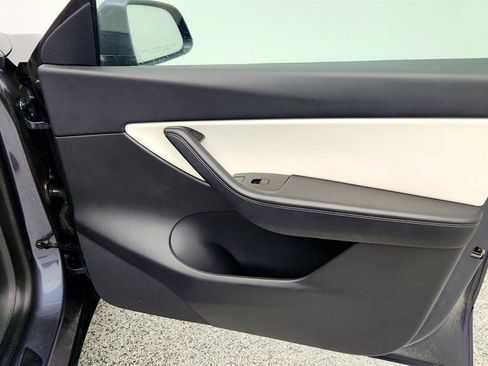 Used 2021 Tesla Model Y 2WD image 30