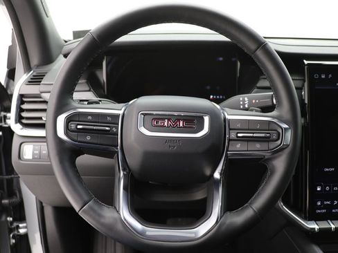 Used 2025 GMC Acadia Elevation image 17