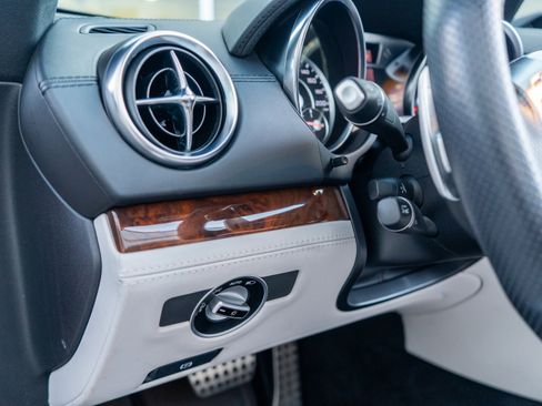 Used 2016 Mercedes-Benz SL 63 AMG image 16