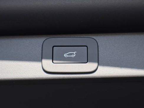 New 2026 Land Rover Range Rover SE image 17