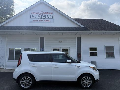 Used 2017 Kia Soul + FWD image 8