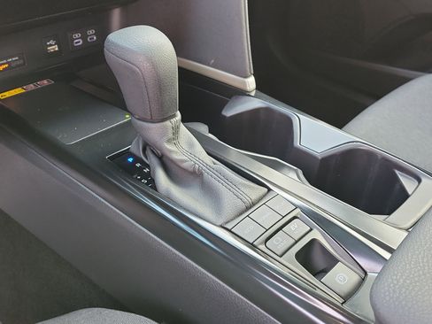 Used 2025 Toyota Camry LE w/ Convenience Package image 29