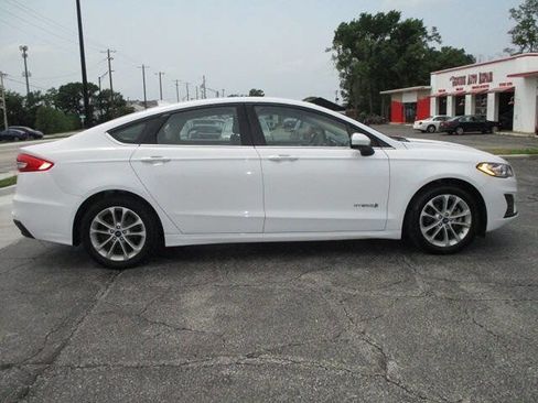 Used 2019 Ford Fusion SE FWD image 8