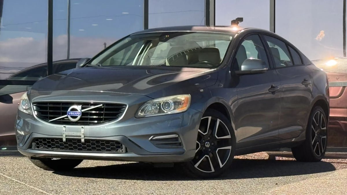 Used 2017 Volvo S60 T5 Dynamic FWD image 2