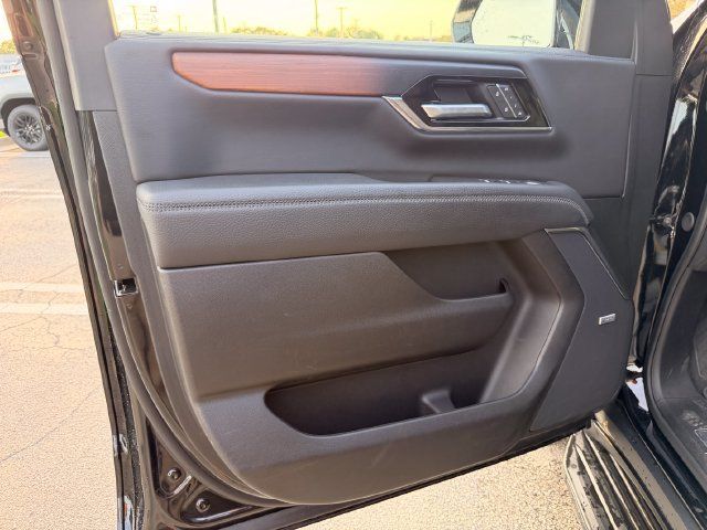 Used 2025 GMC Yukon Denali AWD/4WD image 10