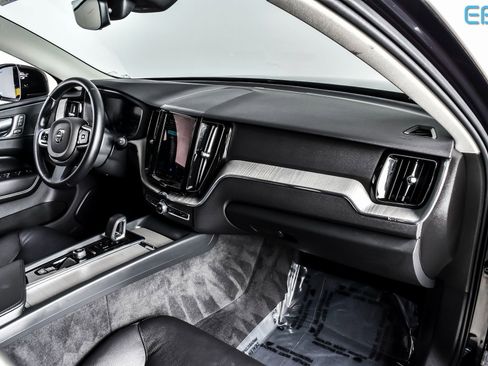 Used 2025 Volvo XC60 B5 Plus image 24