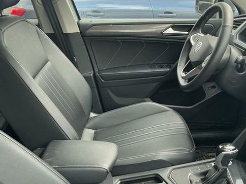 Used 2024 Volkswagen Tiguan SE image 11