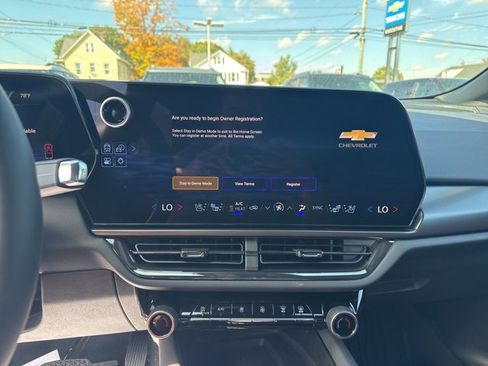 New 2025 Chevrolet Equinox EV RS image 11