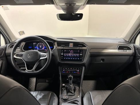 Used 2023 Volkswagen Tiguan SE w/ Panoramic Sunroof Package AWD/4WD image 12