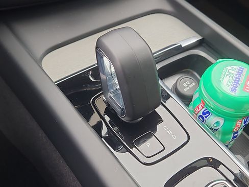 Used 2025 Volvo XC60 T8 Plus w/ Climate Package image 21