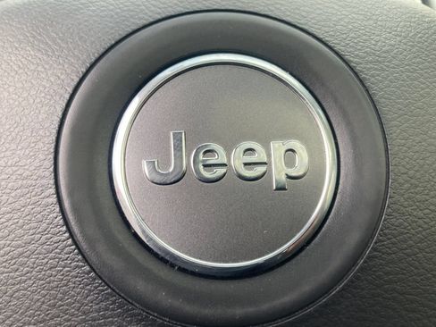 Used 2019 Jeep Cherokee Limited AWD/4WD image 28