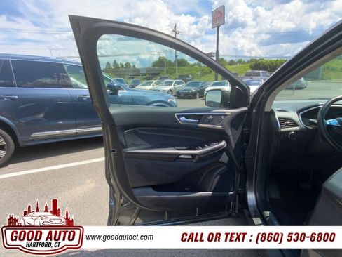 Used 2019 Ford Edge Titanium w/ Equipment Group 301A AWD/4WD image 9