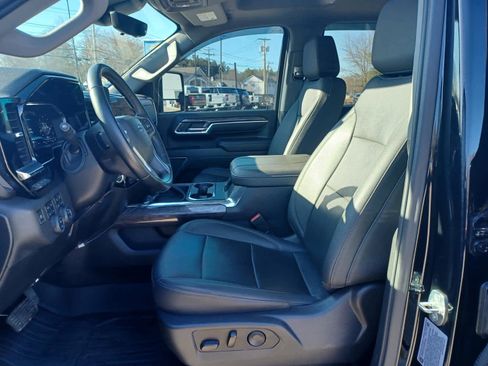 Used 2024 Chevrolet Silverado 2500 LTZ w/ LTZ Plus Package image 9