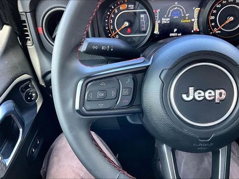 Used 2024 Jeep Wrangler Unlimited Rubicon image 10