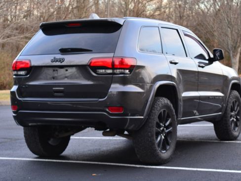 Used 2018 Jeep Grand Cherokee Altitude image 5