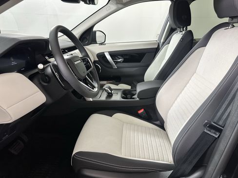 Used 2025 Land Rover Discovery Sport S image 4