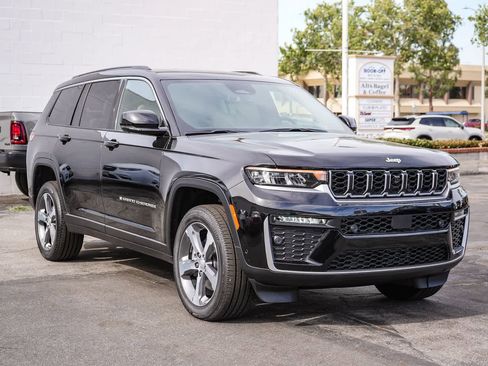 New 2026 Jeep Grand Cherokee L Limited AWD/4WD image 3