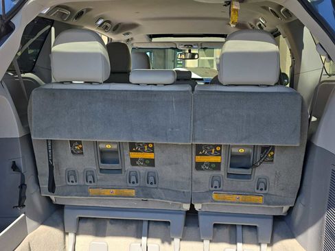 Used 2014 Toyota Sienna XLE image 22