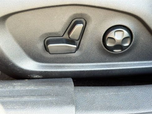Used 2018 Jeep Compass Latitude w/ Popular Equipment Group FWD image 24