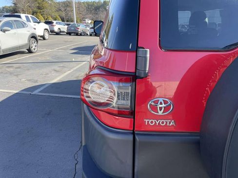 Used 2012 Toyota FJ Cruiser 4WD image 18