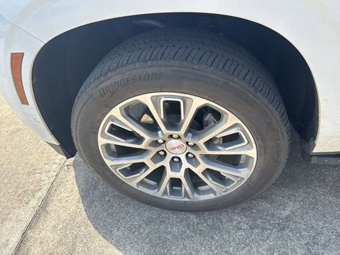 Used 2025 GMC Yukon Denali w/ Sun & Power Step Package RWD image 18