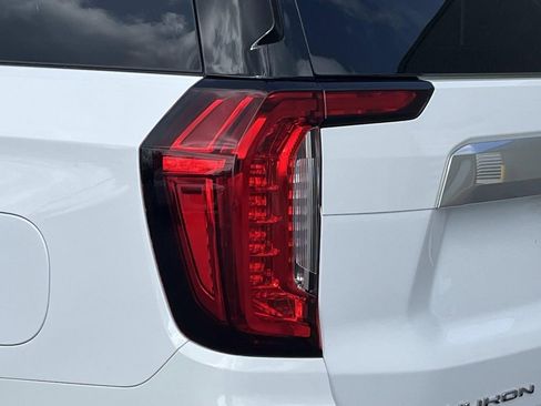Used 2023 GMC Yukon XL Denali image 10