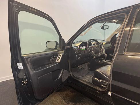Used 2005 Ford Escape Limited image 8