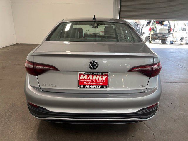 Used 2024 Volkswagen Jetta SE FWD image 4