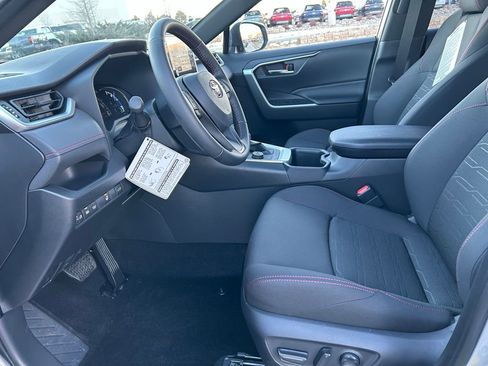 Used 2025 Toyota RAV4 SE w/ Weather & Moonroof Package image 21