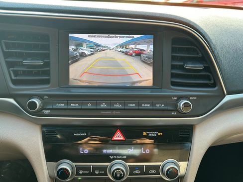 Used 2020 Hyundai Elantra SEL FWD image 22