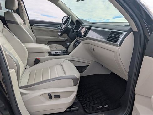 Used 2022 Volkswagen Atlas SEL Premium image 10