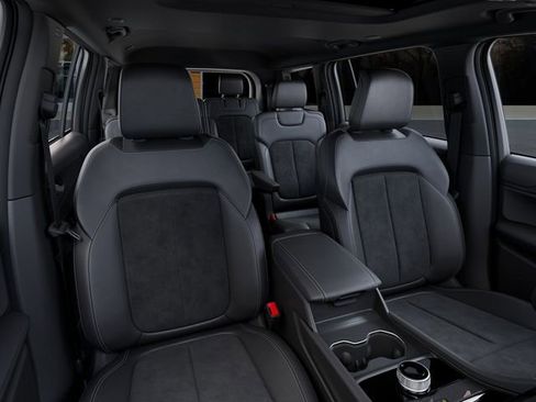 New 2025 Jeep Grand Cherokee L Altitude image 16