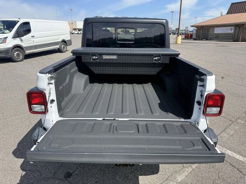 Used 2023 Jeep Gladiator Sport image 10