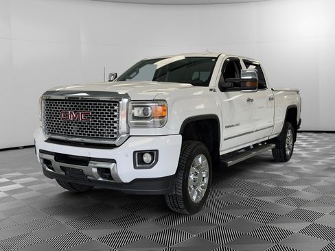 Used 2015 GMC Sierra 2500 Denali w/ Duramax Plus Package image 4