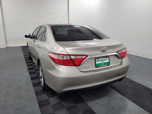 Used 2016 Toyota Camry XLE image 5