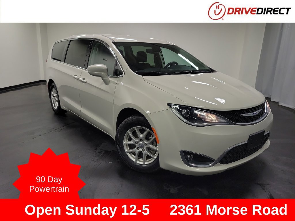 Used 2020 Chrysler Pacifica Touring FWD image 1