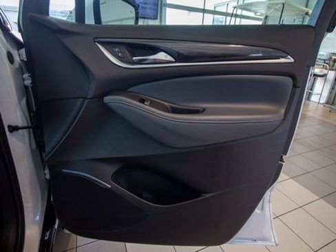 Used 2024 Buick Enclave Essence w/ Sport Touring Edition image 10