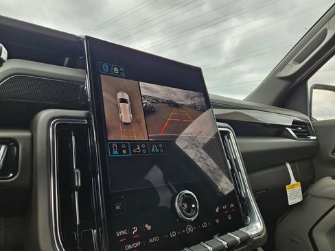 New 2026 GMC Yukon Elevation image 17